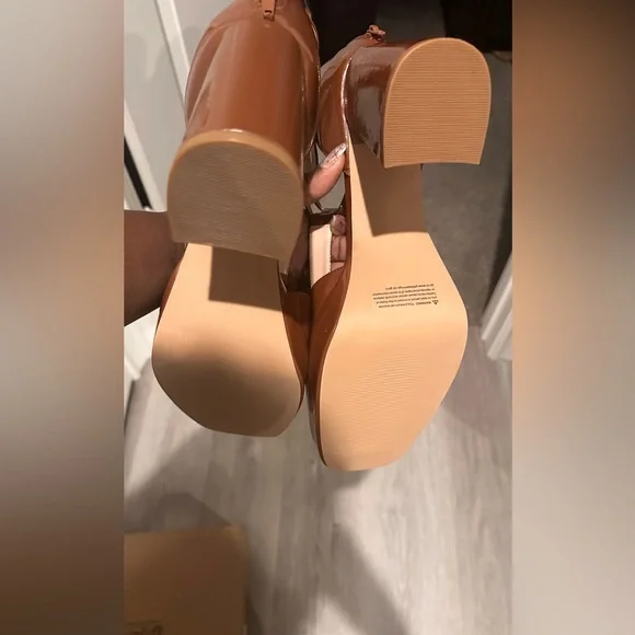 Size 13 Camel Brown Patent Leather Platform Shoe - Picture 2 of 2